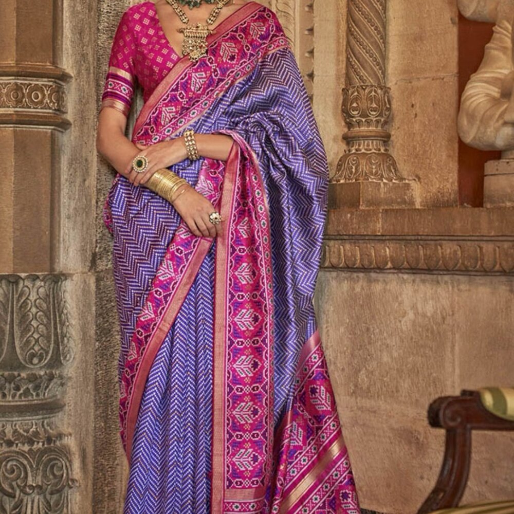Silk Saree Set with Stitched Blouse & Silver Jewelry Suite – Size XS/S